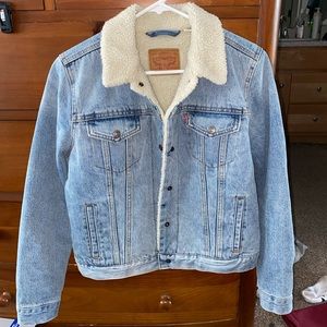 Super cute sherpa collared denim/trucker jacket